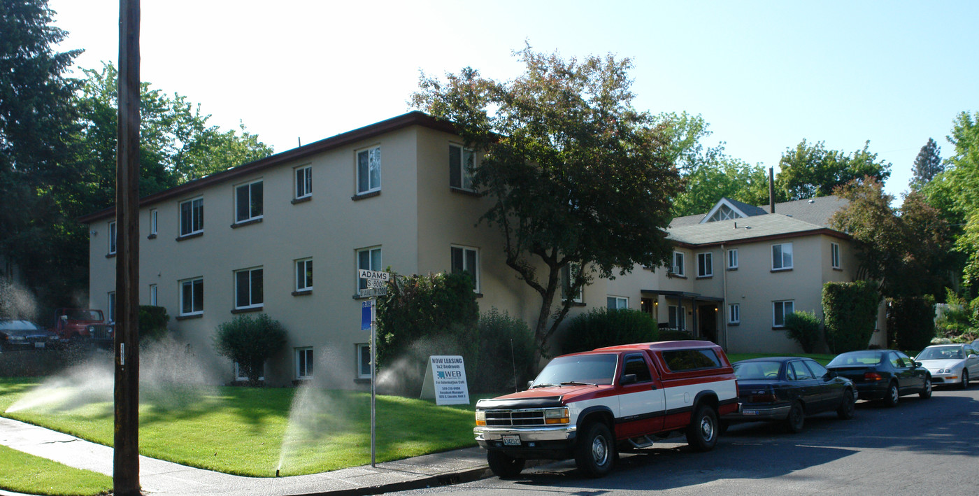 801 S Adams St in Spokane, WA - Foto de edificio