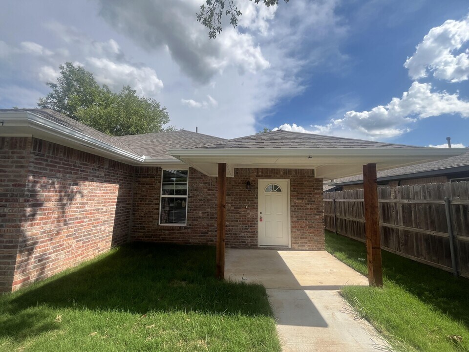1614 SW C Ave in Lawton, OK - Building Photo