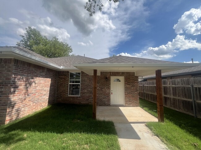 property at 1614 SW C Ave