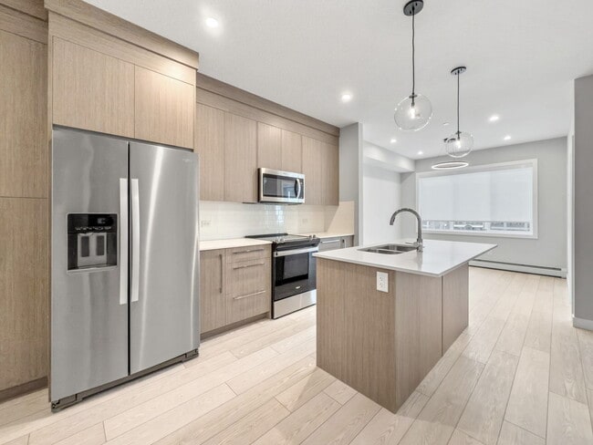 111 Wolf Creek Dr SE in Calgary, AB - Building Photo - Building Photo