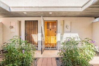 8576 E Indian School Rd in Scottsdale, AZ - Building Photo - Building Photo