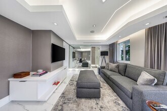 10190 Collins Ave in Bal Harbour, FL - Foto de edificio - Building Photo