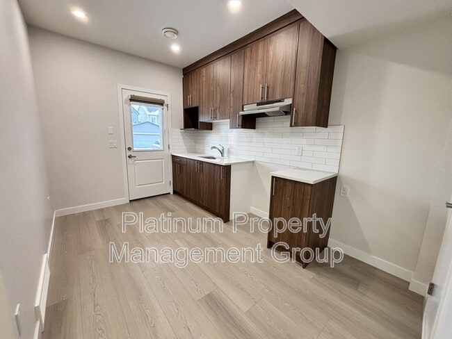 property at 380 Lawthorn Wy SE