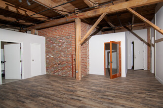 The Newberry Lofts / Artist Loft Apartments in Los Angeles, CA - Foto de edificio - Building Photo