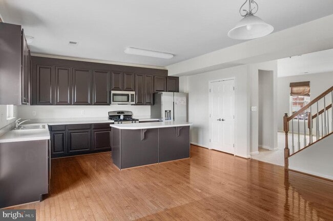 property at 432 Scarecrow Ct