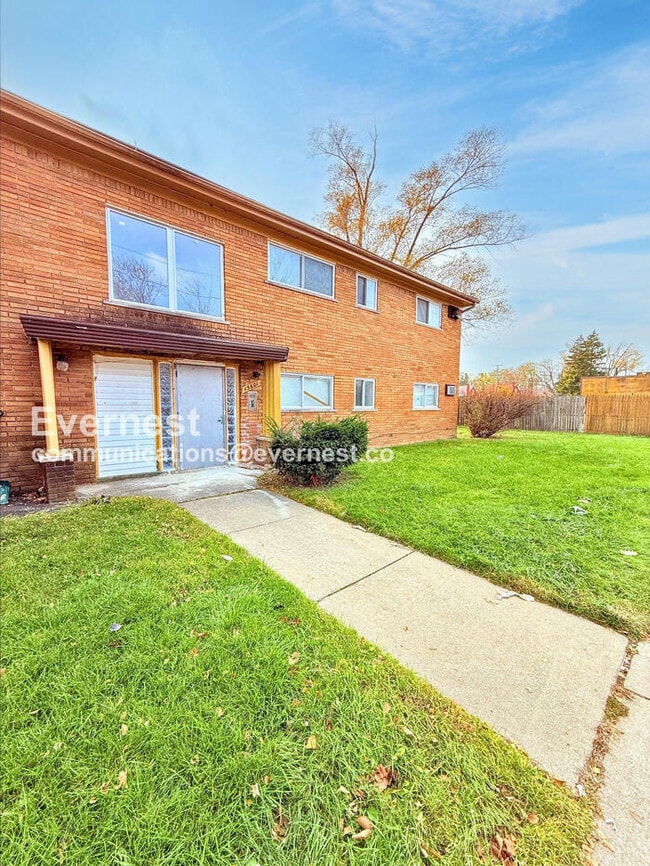 15601 Schoolcraft Rd in Detroit, MI - Foto de edificio - Building Photo