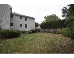 39 Loomis St, Unit 39 in Cambridge, MA - Foto de edificio - Building Photo