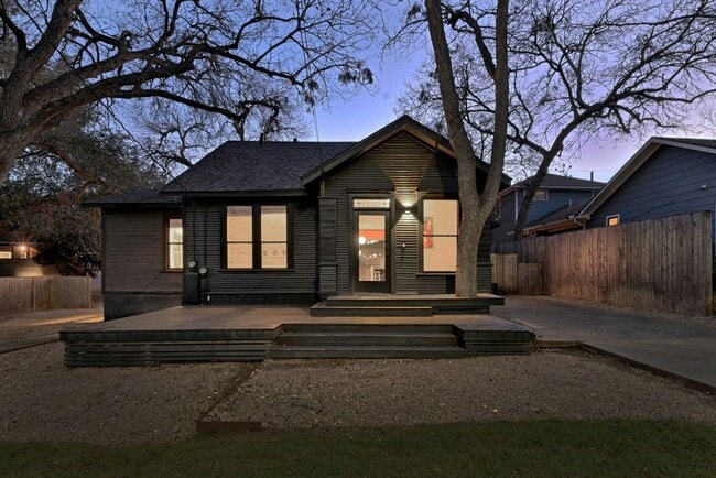 property at 315 E Live Oak St