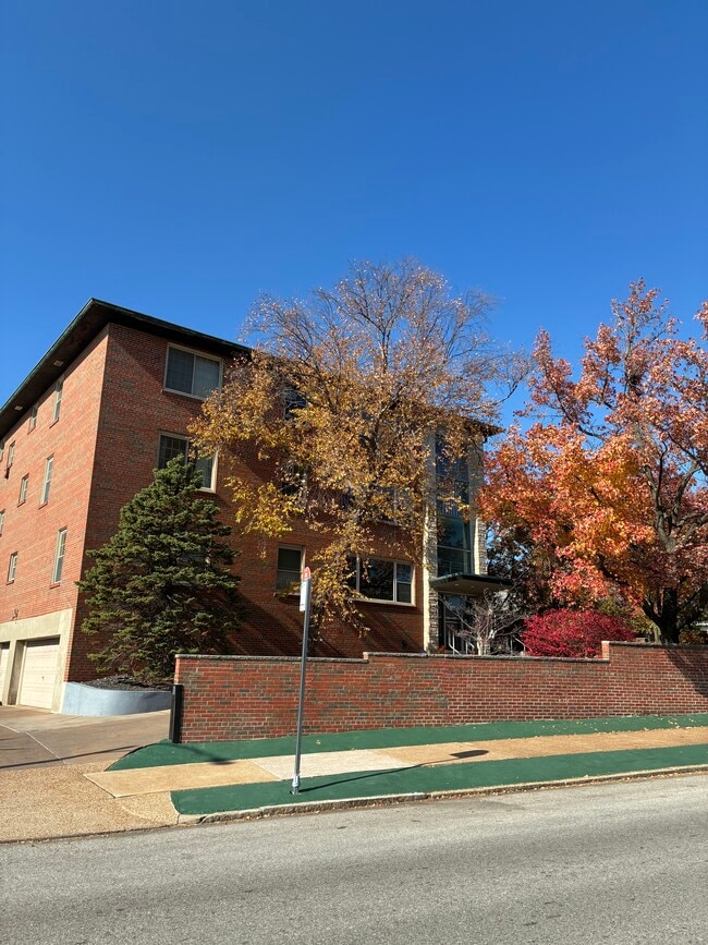 3303 Watson Rd, Unit Level 1 in St. Louis, MO - Foto de edificio - Building Photo