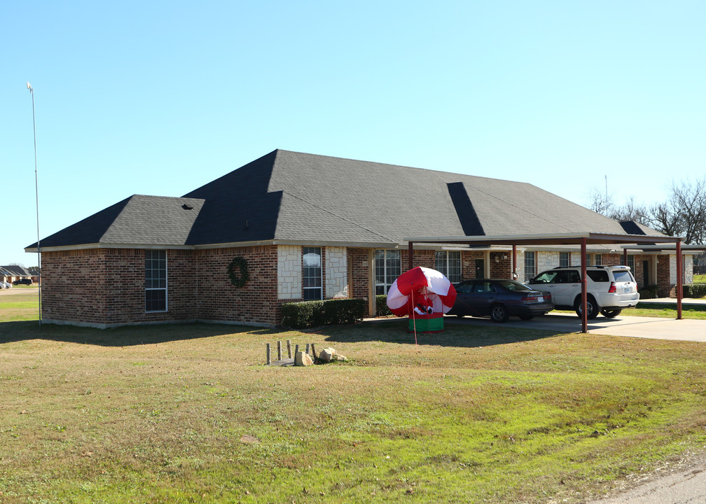 Colonial in Cleburne, TX - Building Photo