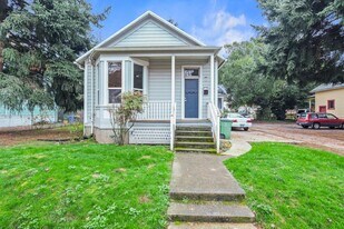 70 NE Tillamook St in Portland, OR - Building Photo