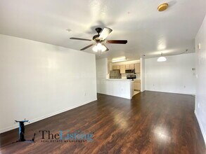 5459 Vineland Rd in Orlando, FL - Foto de edificio - Building Photo