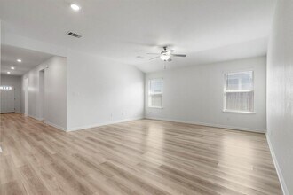 121 Oakdale Meadows Ln in Hutto, TX - Building Photo - Building Photo