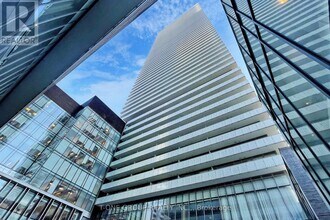 50 Charles St E in Toronto, ON - Building Photo - Building Photo