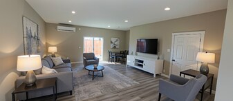 10663 Encino Ave in Los Angeles, CA - Building Photo