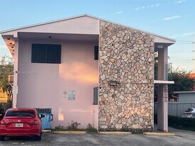15 W 9th St in Hialeah, FL - Building Photo