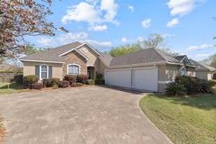 8643 Carillion Pl in Montgomery, AL - Building Photo