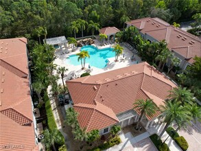 23550 Alamanda Dr in Bonita Springs, FL - Foto de edificio - Building Photo