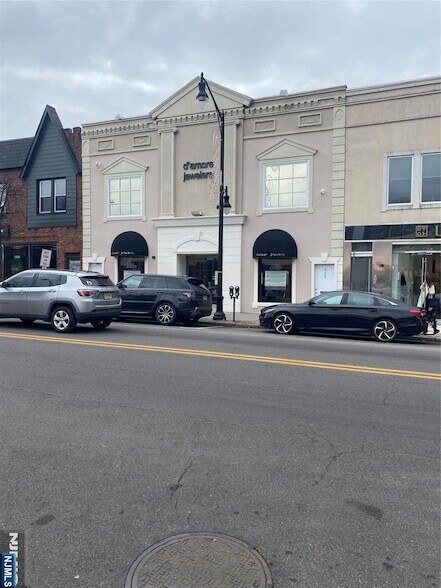 733 Anderson Ave, Unit 3 in Cliffside Park, NJ - Foto de edificio