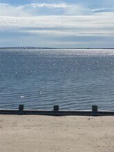 25 Shinnecock Rd in East Quogue, NY - Building Photo - Building Photo