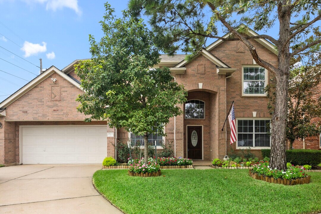 9603 Whittington Park Ln in Houston, TX - Building Photo