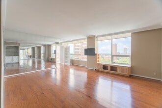 5100 San Felipe St in Houston, TX - Building Photo - Building Photo