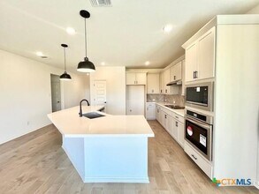 608 Breeze Hollow Ln in Andice, TX - Building Photo - Building Photo