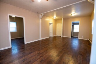 1974 Snyder Ln in Stockton, CA - Building Photo - Building Photo