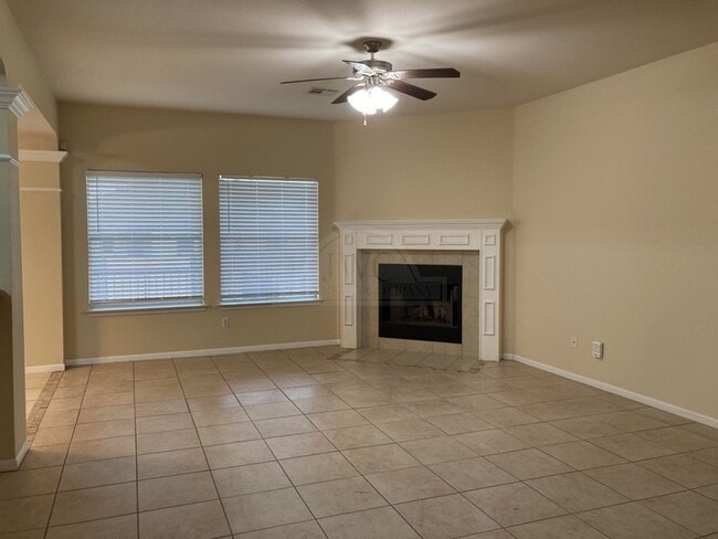 6205 Nessy Dr in Killeen, TX - Foto de edificio - Building Photo
