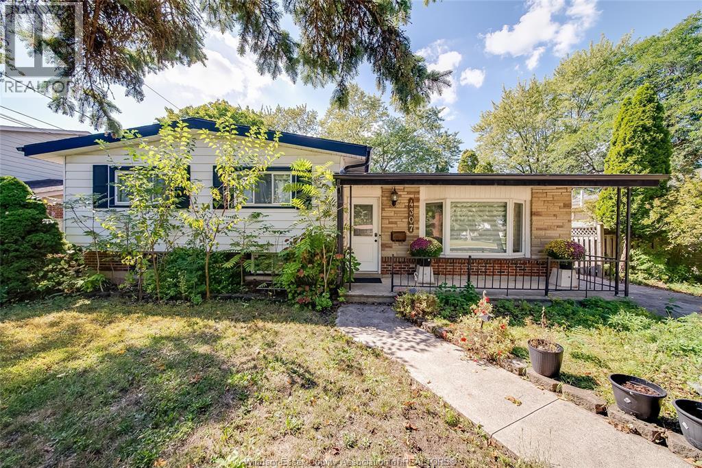 4307 Ashfield Cres in Windsor, ON - Building Photo