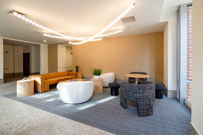 500 W Fayette St. in Baltimore, MD - Building Photo - Lobby