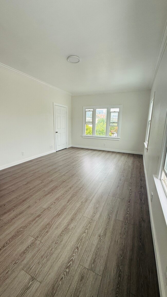 4760 1/2 Lexington Ave, Unit 4760 Half