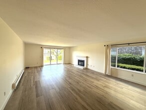 1055 S Eliseo Dr in Larkspur, CA - Building Photo - Building Photo