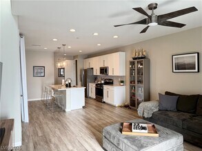 572 Pear Lake St in Las Vegas, NV - Building Photo - Building Photo