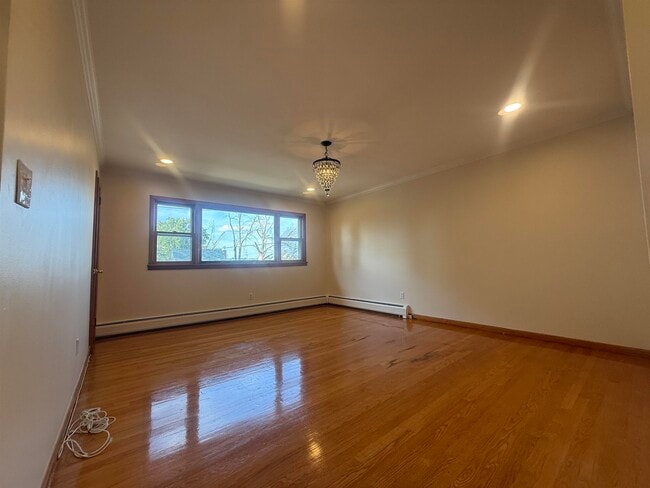 31 Poplar Ave in Little Ferry, NJ - Building Photo - Building Photo
