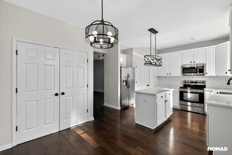 9107 Washam Potts Rd in Cornelius, NC - Building Photo - Building Photo