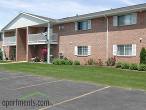 Sheridan Estates in Oconto Falls, WI - Foto de edificio - Building Photo