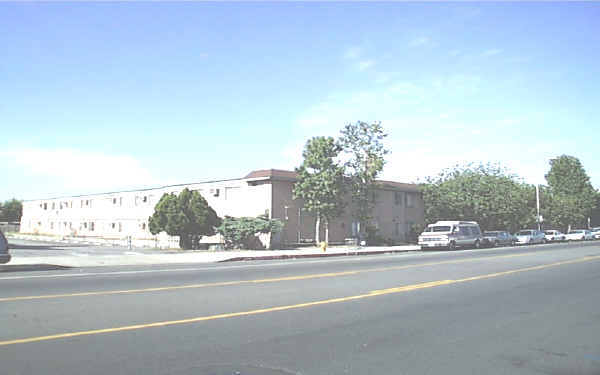 Strathern Apartments in North Hollywood, CA - Building Photo