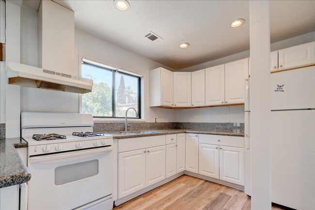 633 E 4th Ave in Escondido, CA - Building Photo - Building Photo