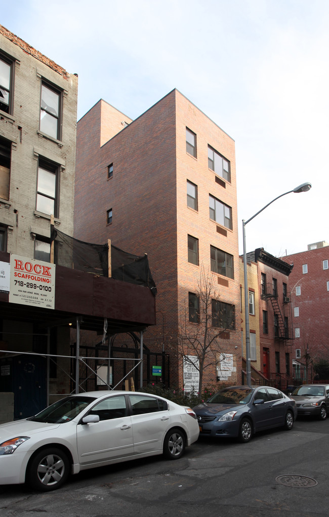 423 East 117th Street in New York, NY - Foto de edificio - Building Photo