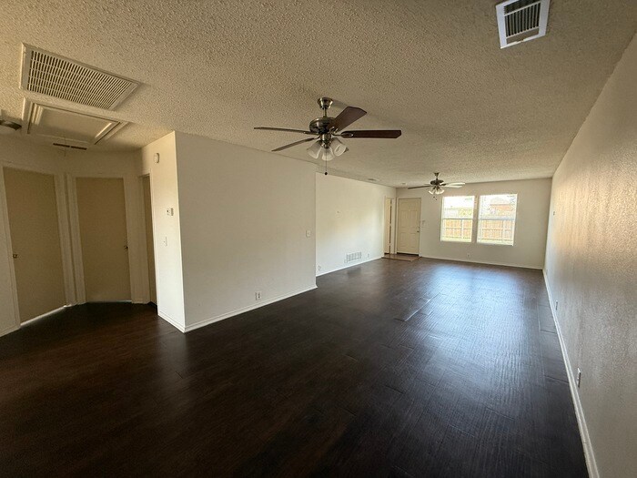 9625 Brierwyck Dr in Dallas, TX - Building Photo