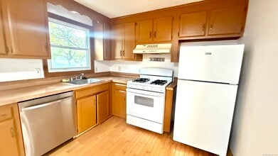 9 St Marc Cir in South Windsor, CT - Building Photo - Building Photo