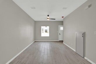 1010 Monaco Blvd in Laredo, TX - Building Photo - Building Photo