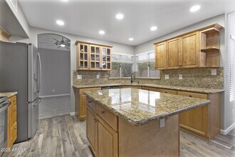 15235 S 30th St in Phoenix, AZ - Foto de edificio - Building Photo