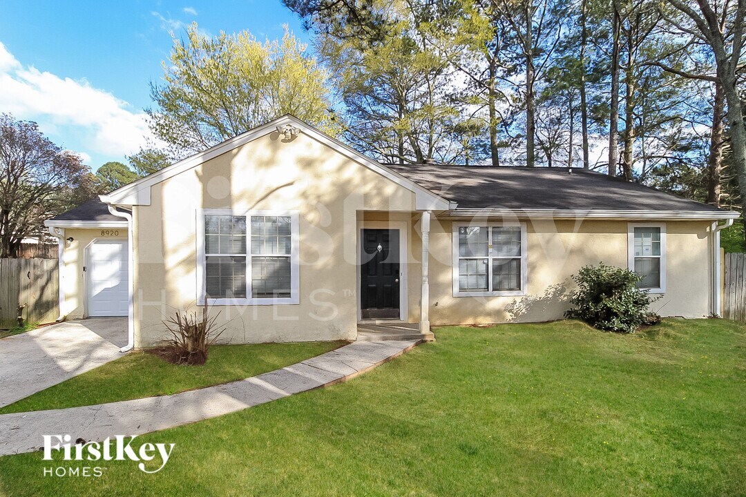 8920 Woodlake Ct in Jonesboro, GA - Building Photo