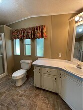 8719 Lithia Pinecrest Rd in Lithia, FL - Building Photo - Building Photo
