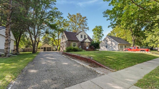 property at 828 15th St SW