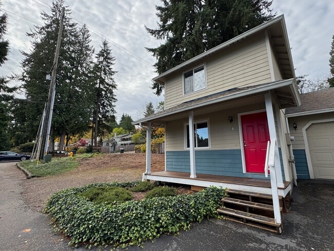 1110 Irving St SW, Unit A in Tumwater, WA - Building Photo - Building Photo
