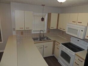 1018 Wood Creek Dr in Fayetteville, NC - Building Photo - Building Photo