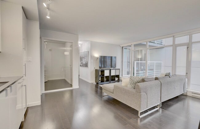 755 Beatty St in Vancouver, BC - Building Photo - Building Photo